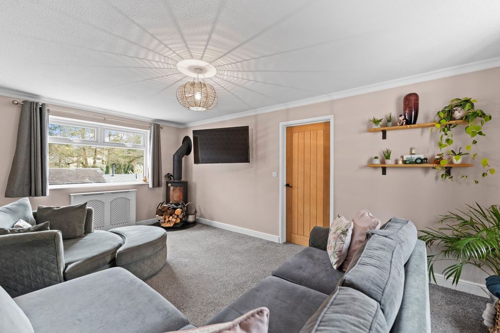 Property photo 2 of 27