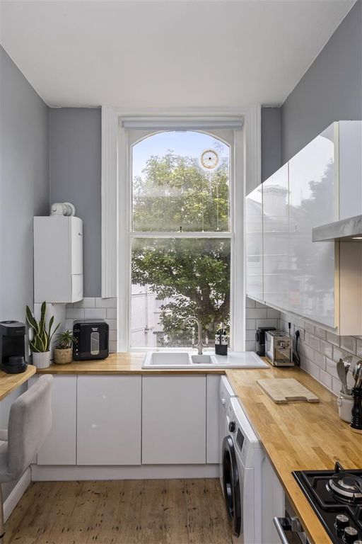 Property photo 3 of 15 Leopold Road, 5, First Floor Flat-002.Jpg
