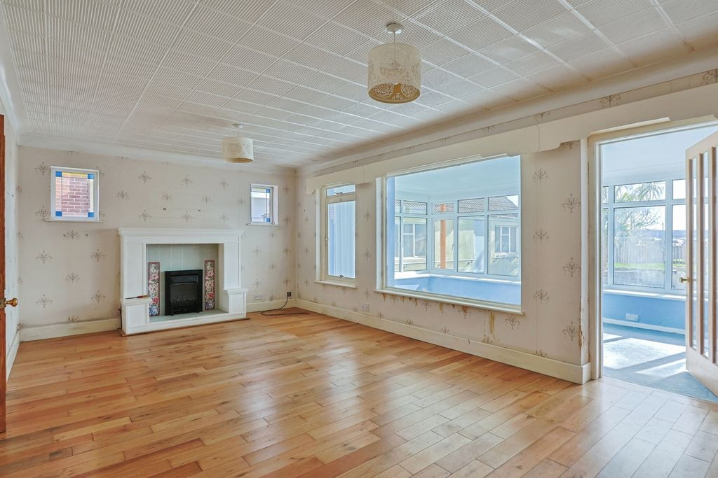 Property photo 3 of 22 Pbox-Img.Jpg