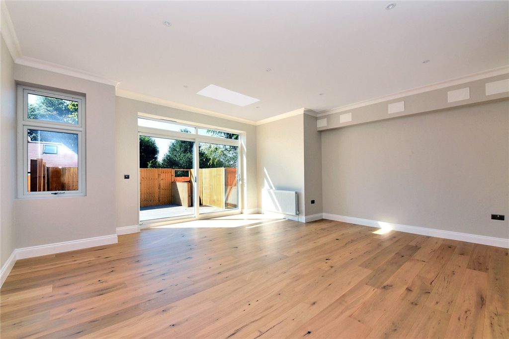 Property photo 2 of 14 Picture No. 05