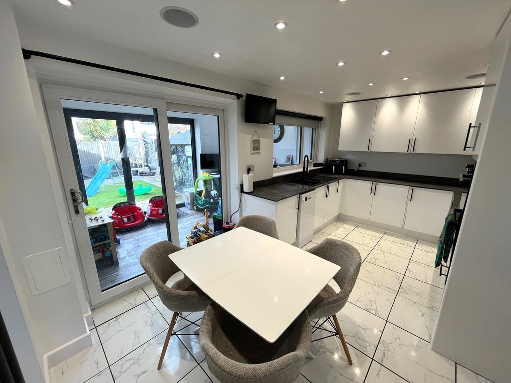 Property photo 2 of 14 Img_4258