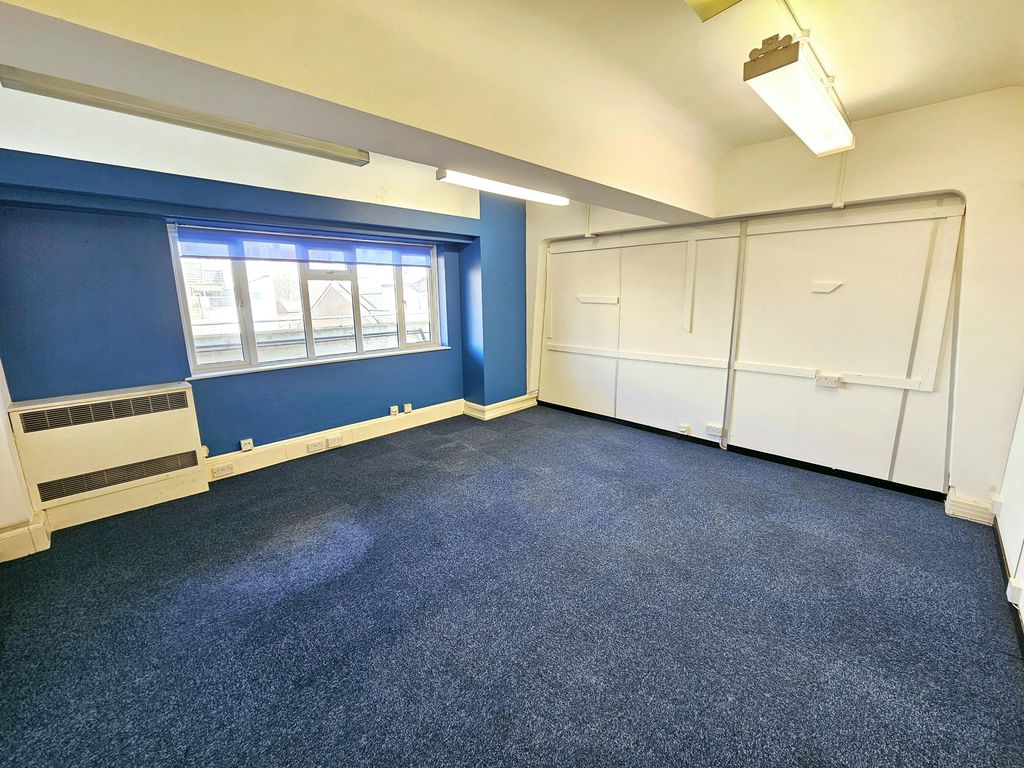 Property photo 3 of 8 20250401_195332.Jpg