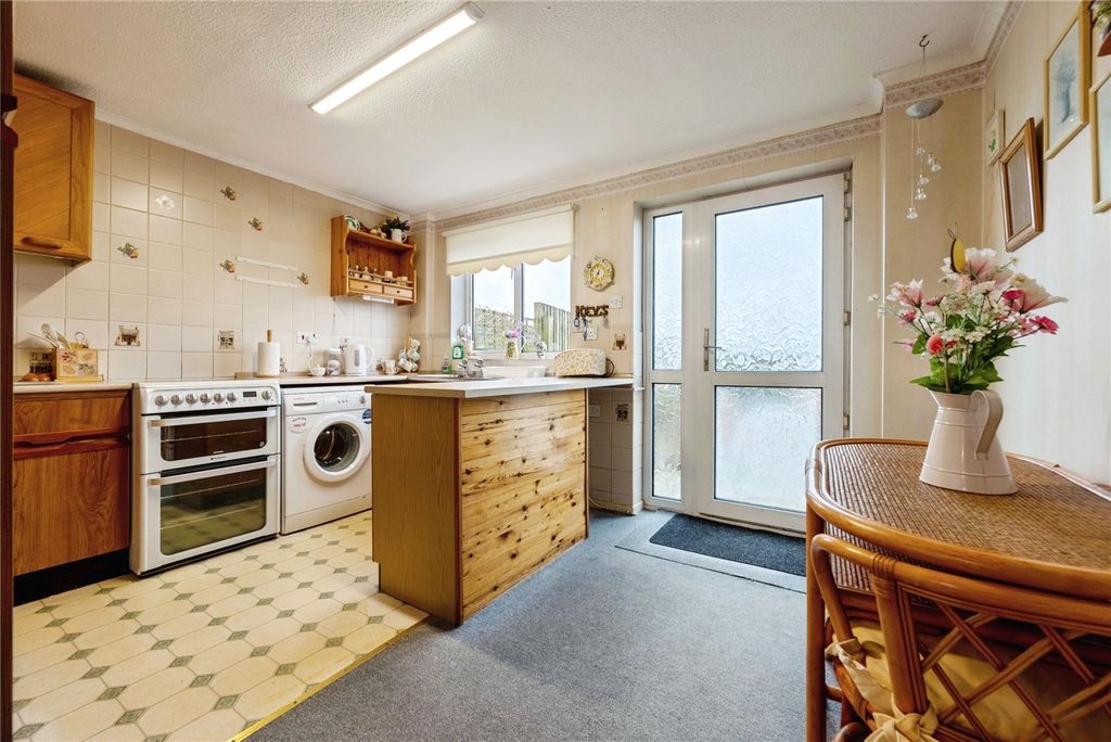 Property photo 2 of 12 Picture No. 14