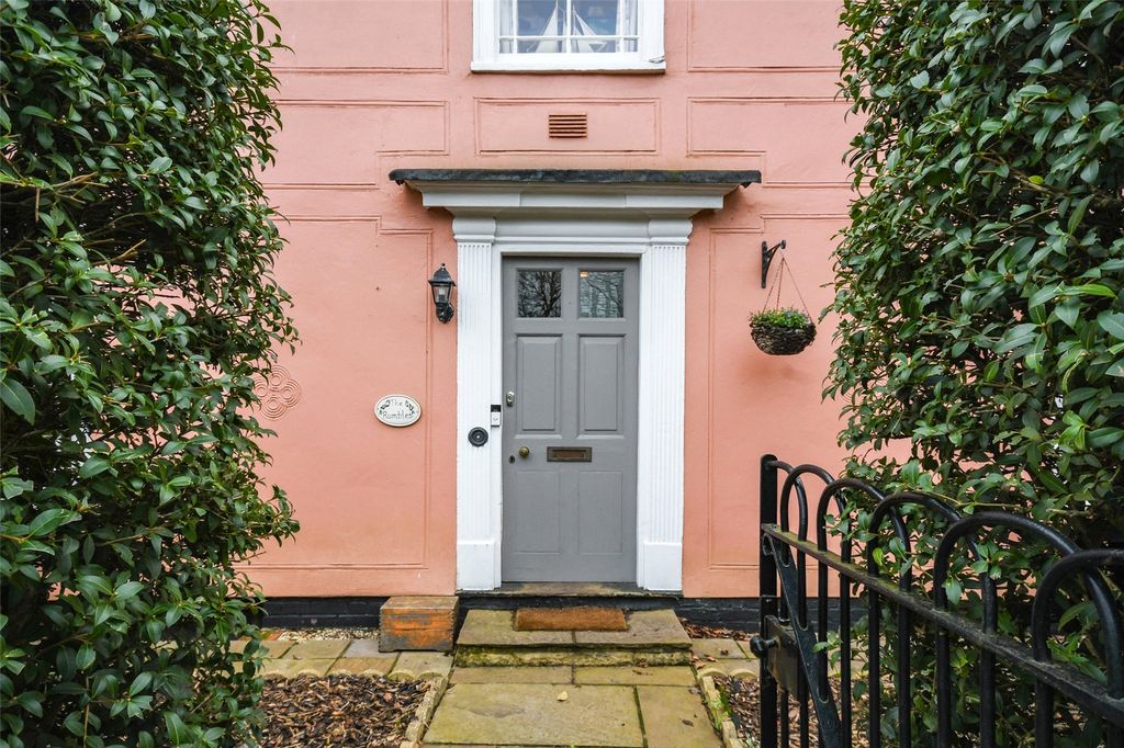 Property photo 2 of 19 Entrance