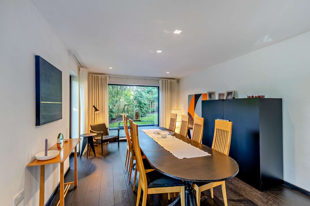 Property photo 3 of 21 Dining Area