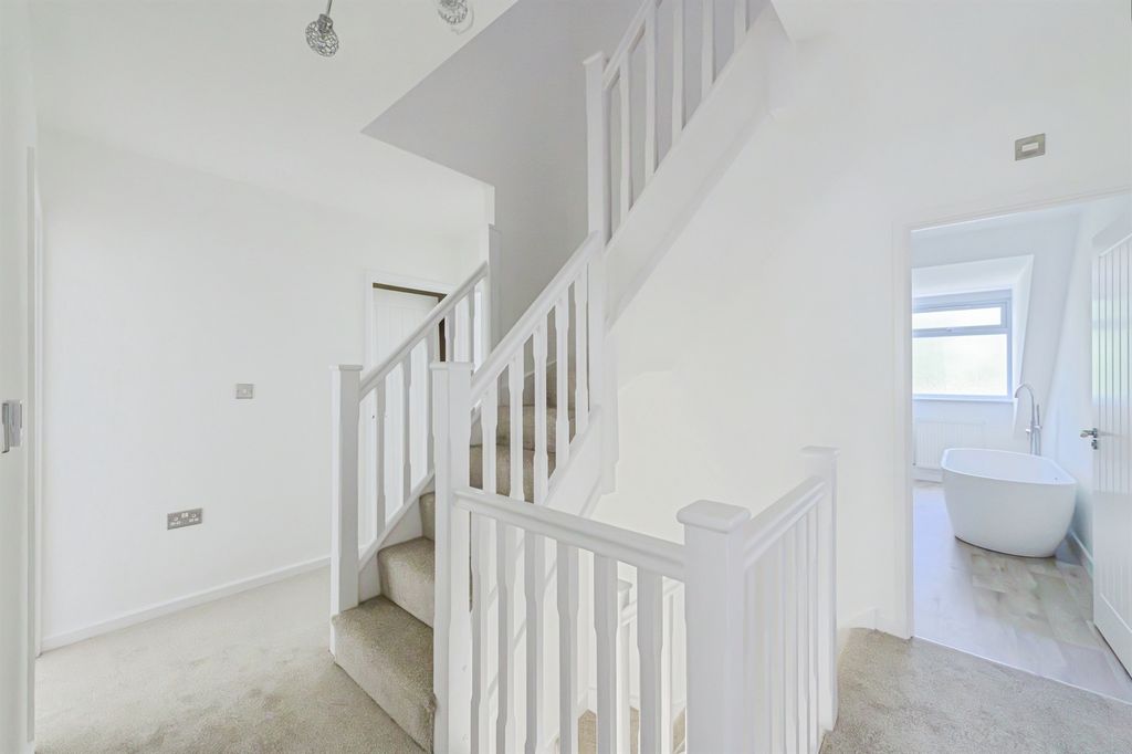 Property photo 2 of 26