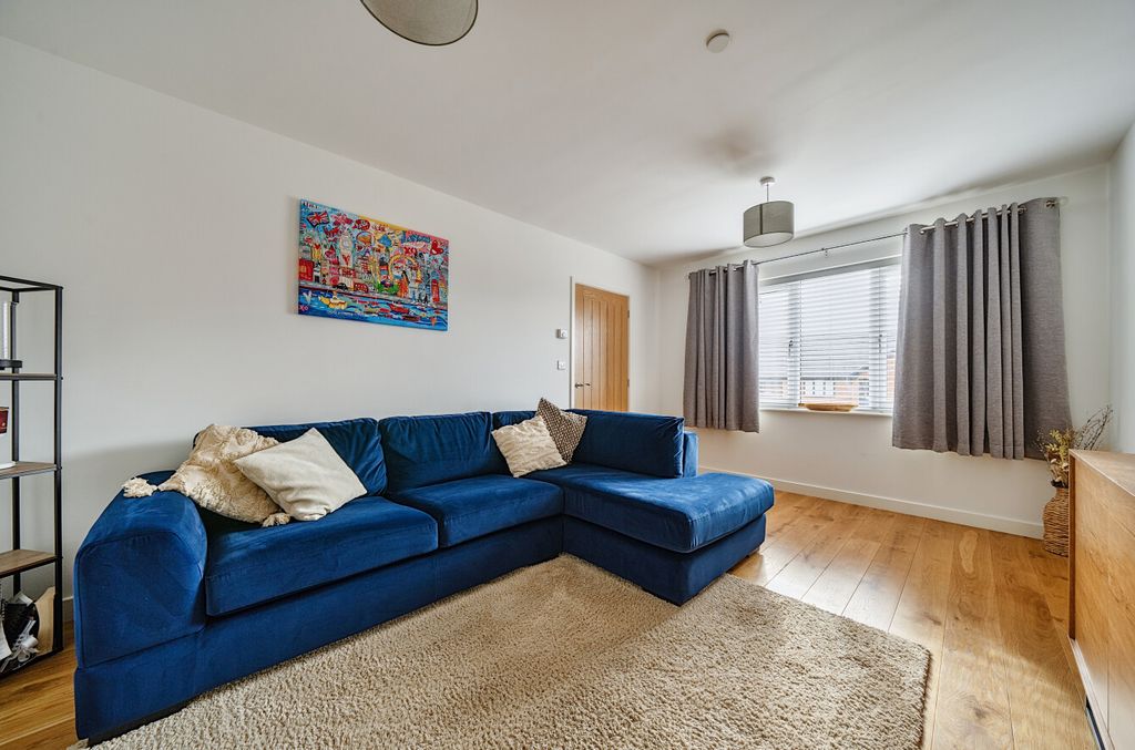 Property photo 2 of 23 1421289-12-699F26...