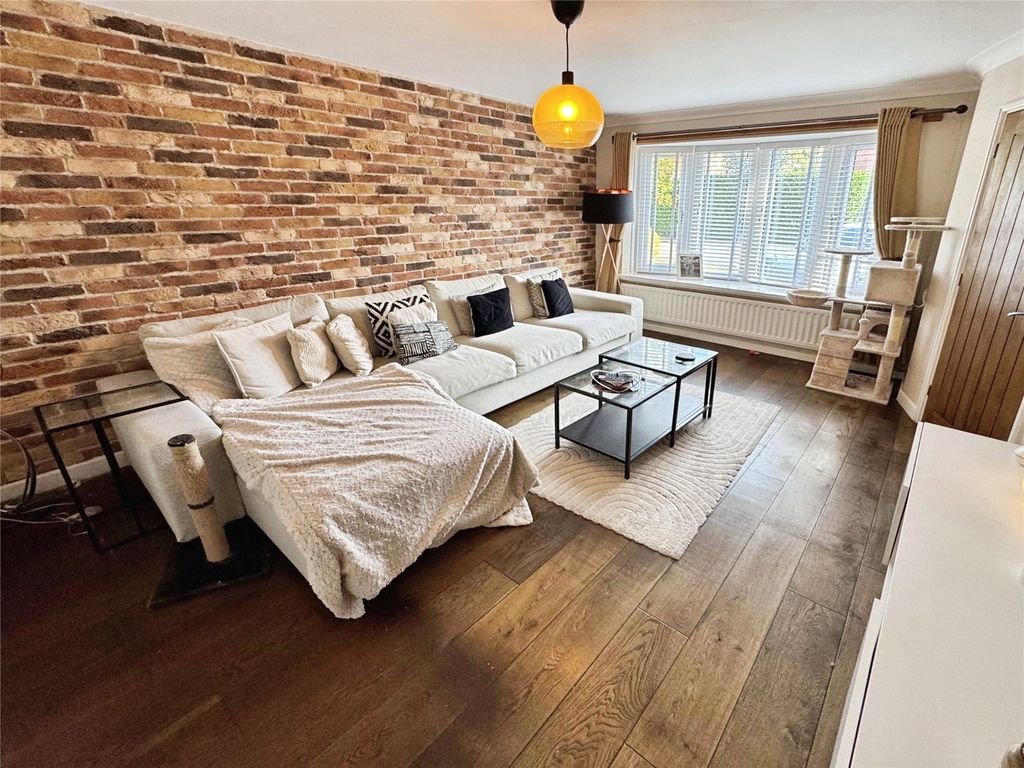 Property photo 2 of 16 Lounge