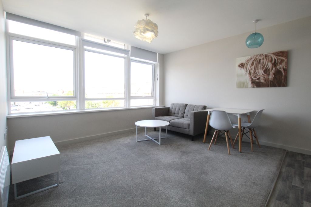 Property photo 1 of 4 Lounge