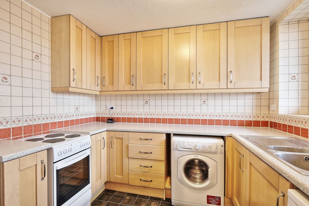 Property photo 2 of 19 15