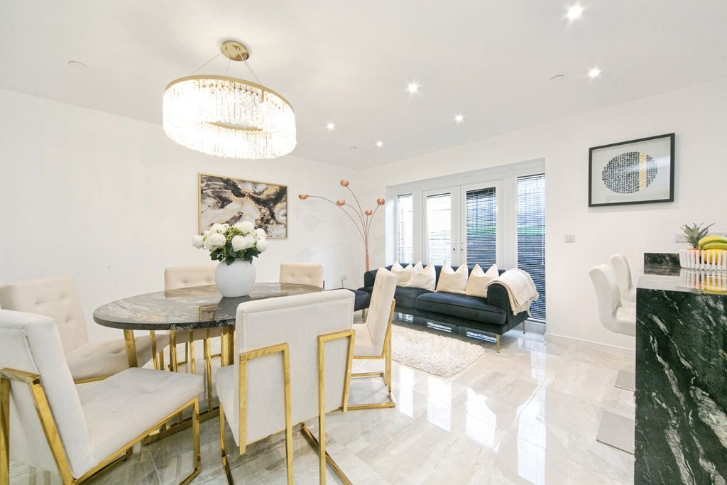 Property photo 3 of 23 Pbox-Img.Jpg