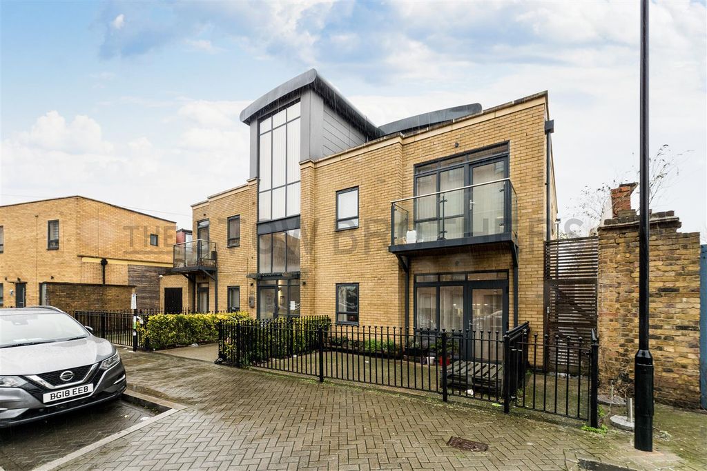 Property photo 1 of 24