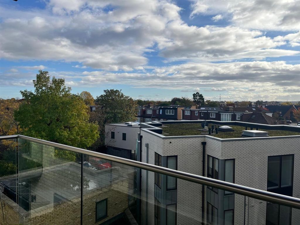 Property photo 3 of 11 Balcony