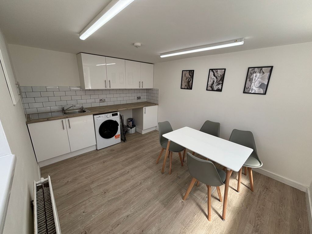 Property photo 3 of 7 Utility Room