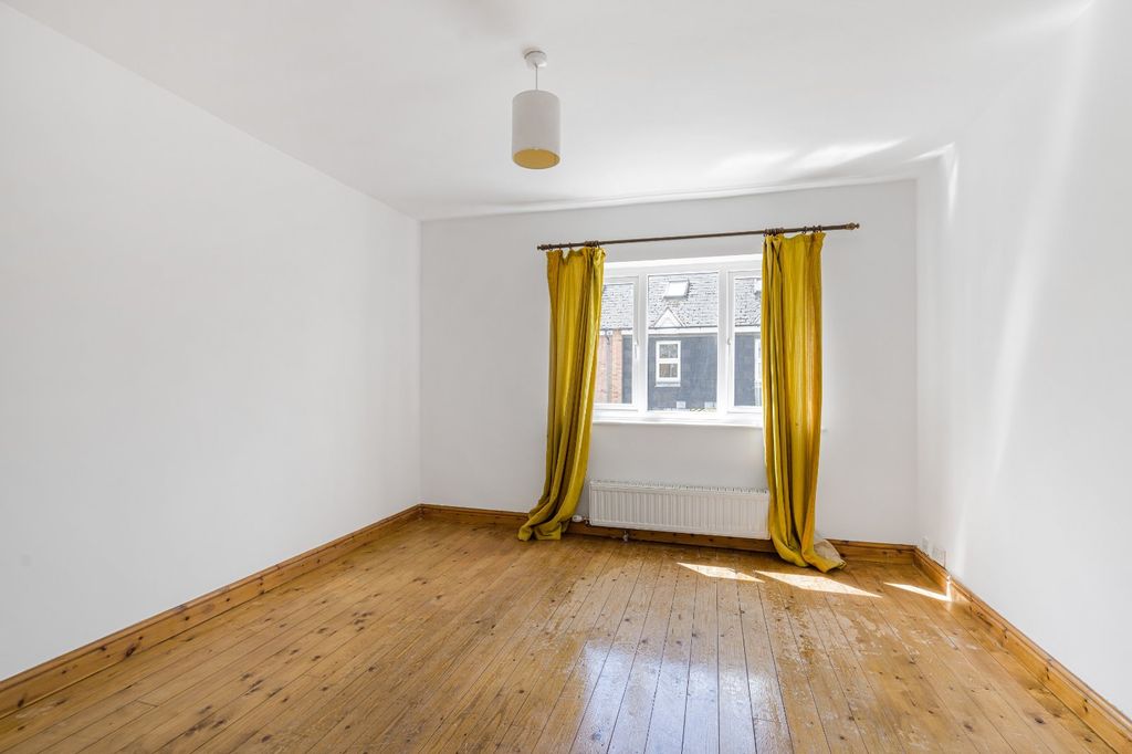 Property photo 3 of 14 Sitting Room