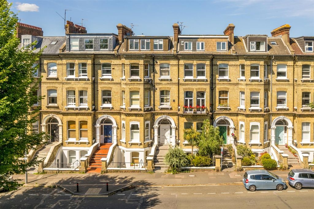 Property photo 1 of 20 6 Cromwell Road-18.Jpg