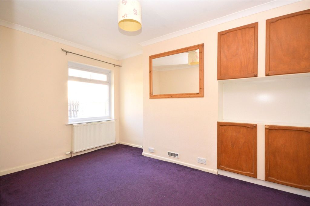 Property photo 3 of 11 3 - Picture No. 05