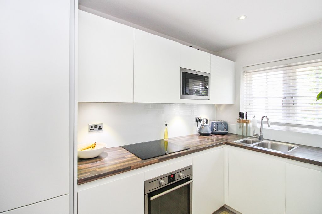 Property photo 3 of 13 Kitchen