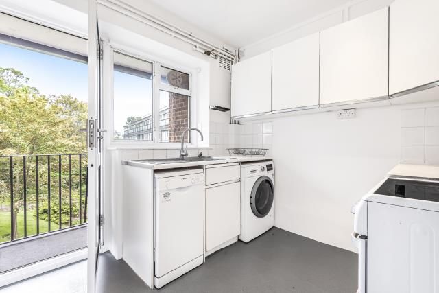 Property photo 3 of 10 Kitchen