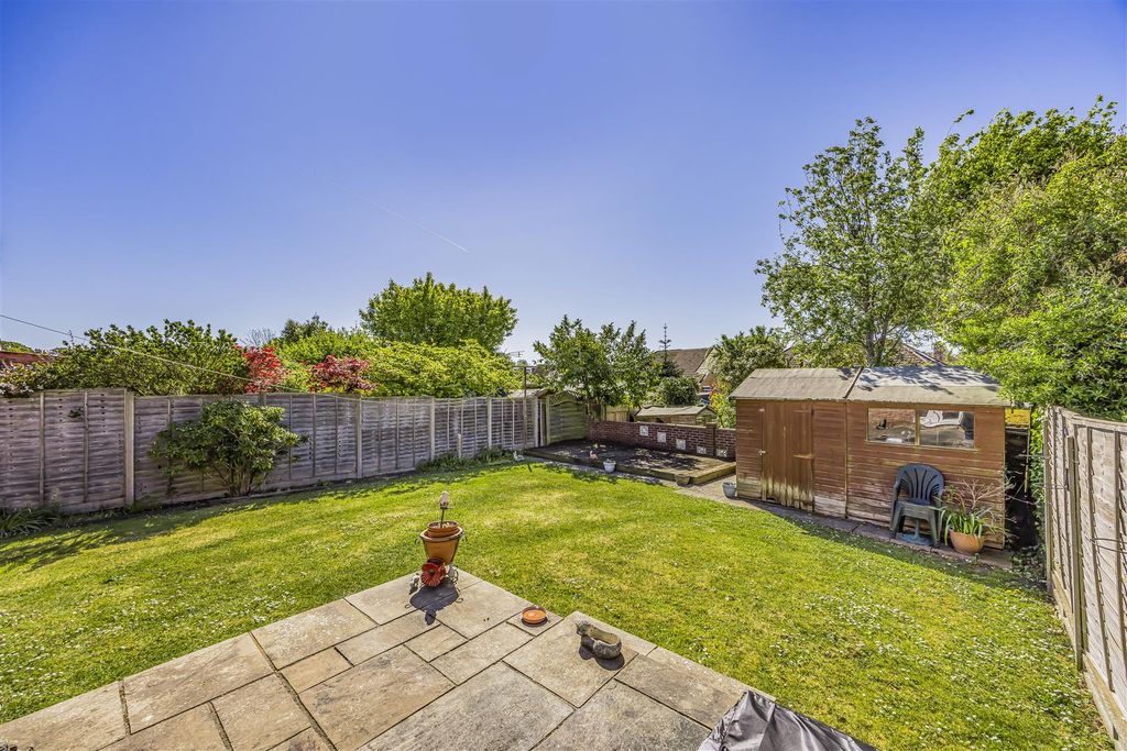 Property photo 3 of 18 31 Moreland Road, Purbrook-Porticomarketing-Soldby