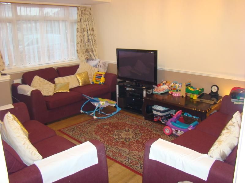 Property photo 2 of 8 Lounge