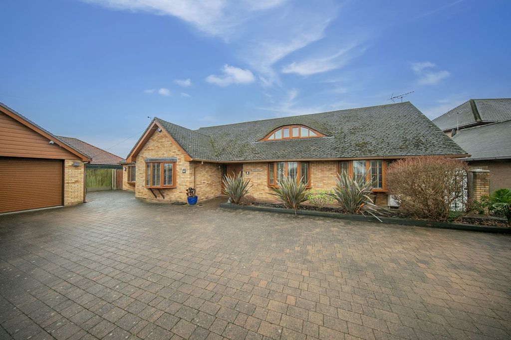 Property photo 2 of 43
