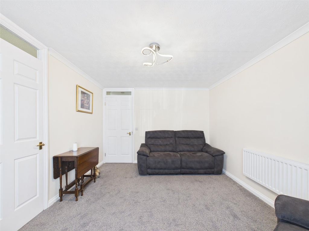 Property photo 3 of 9 Cam02435G0-Pr0328-Still004.Jpg