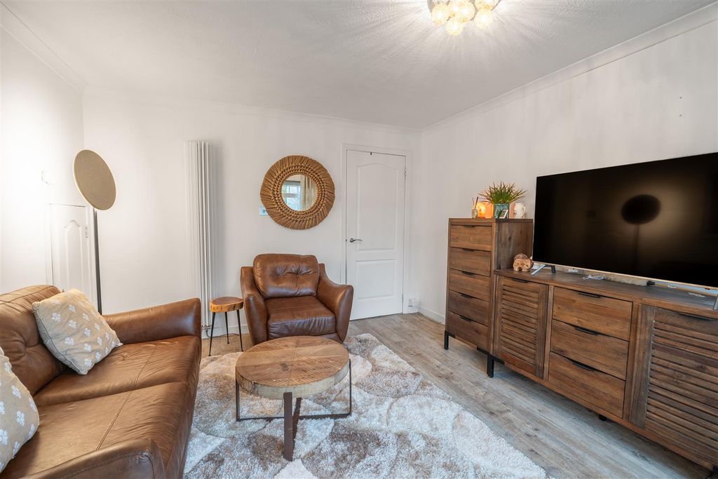 Property photo 3 of 12 Lounge.2.Jpg