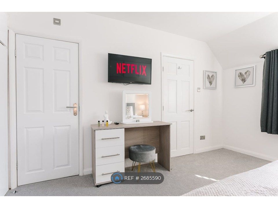 Property photo 2 of 33