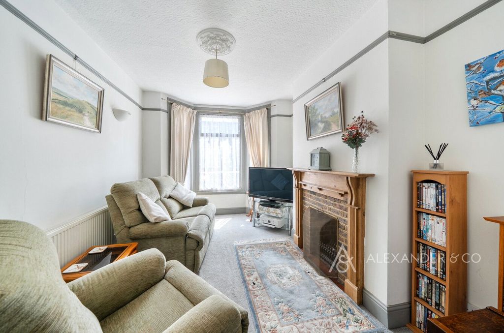 Property photo 2 of 12 393Cfc21-c6Be-4d2...