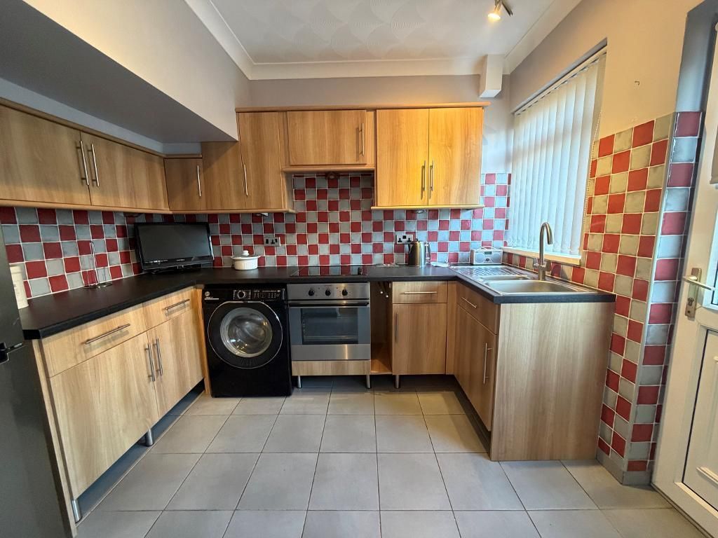 Property photo 3 of 14 Kitchen