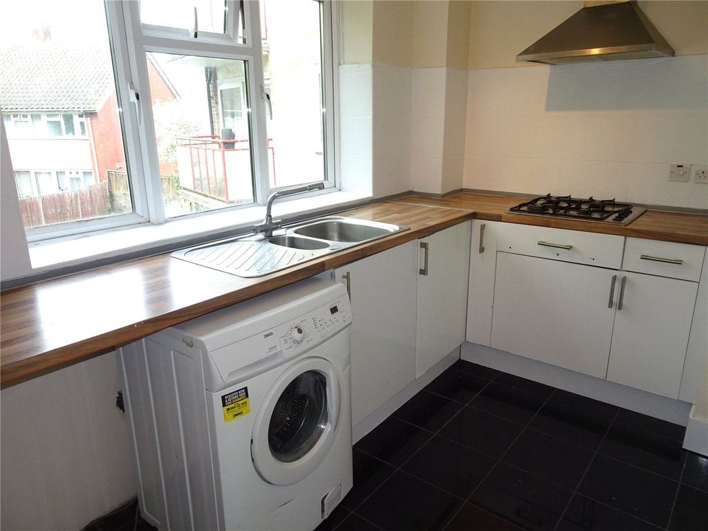 Property photo 3 of 7 Kitchen