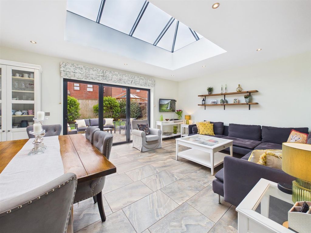 Property photo 2 of 34 Cam04118G0-Pr0050-Still012.Jpg