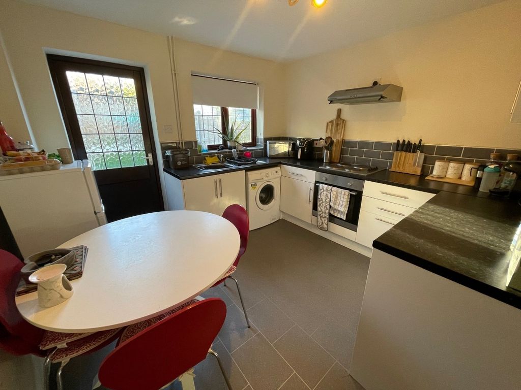 Property photo 2 of 7 4300881