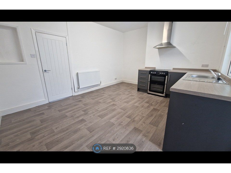Property photo 3 of 13 Kitchen