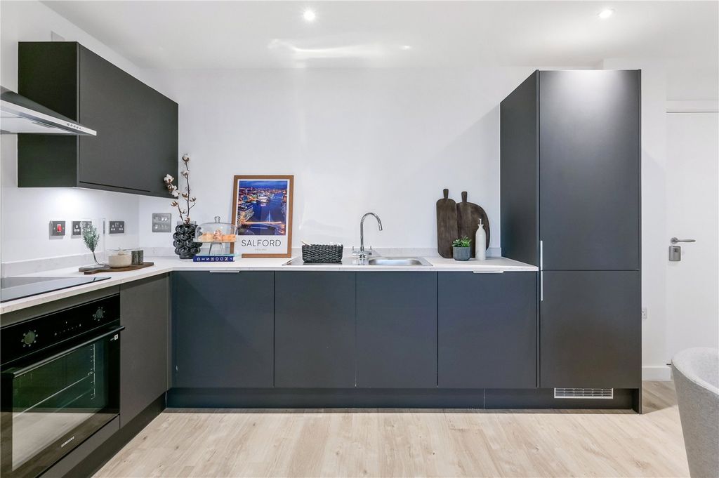 Property photo 2 of 12 Picture No. 11