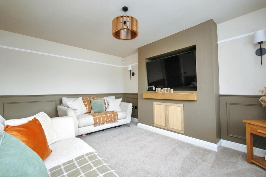 Property photo 2 of 20 Living Room