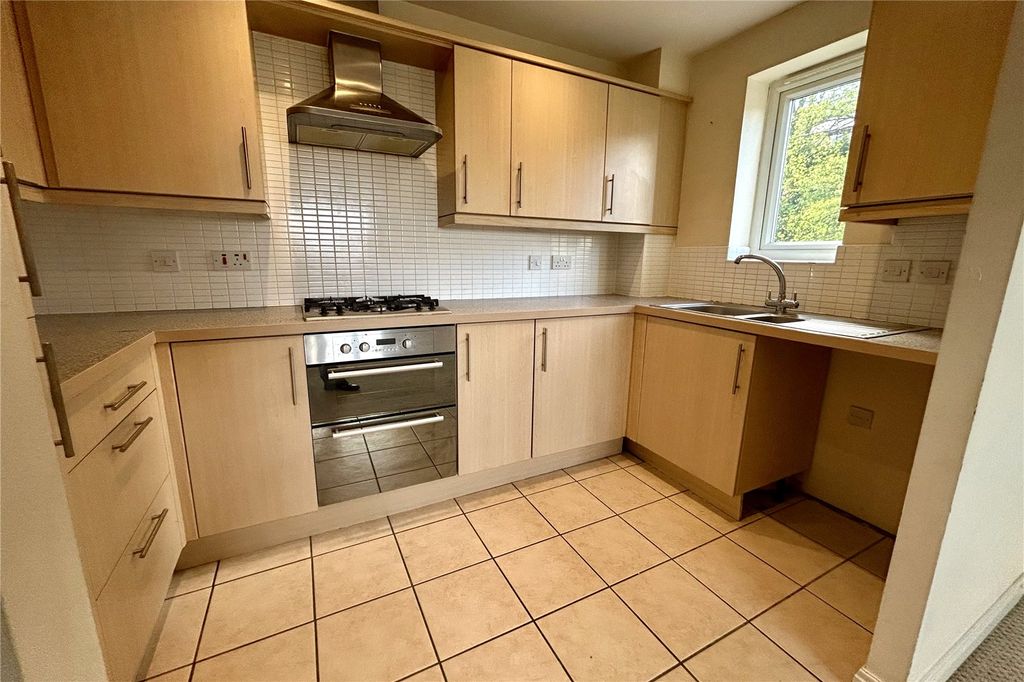 Property photo 3 of 10 Kitchen