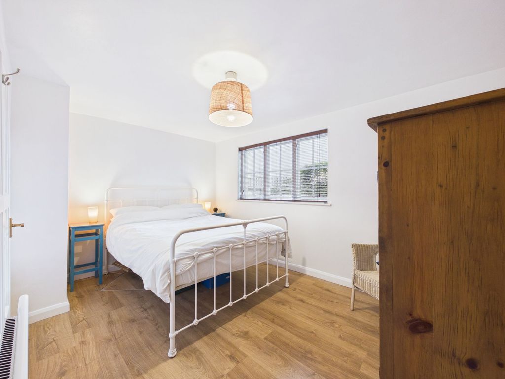 Property photo 3 of 32