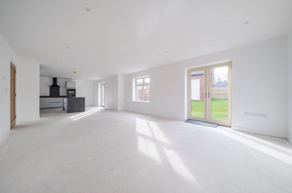 Property photo 2 of 16 1204588 (2)