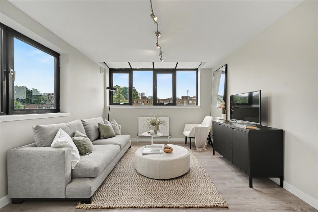 Property photo 2 of 13 83D Goldhurst Terrace Nw6 3Ha-No Watermark-4.Jpg