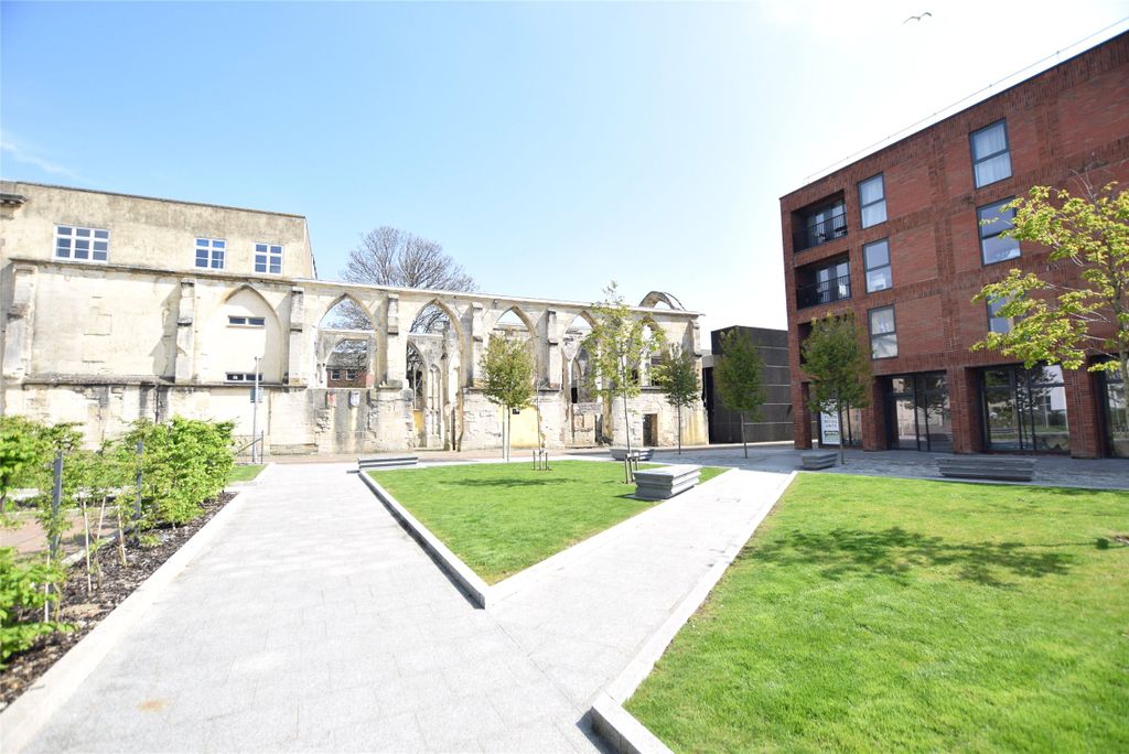 Property photo 2 of 17 Picture No. 25