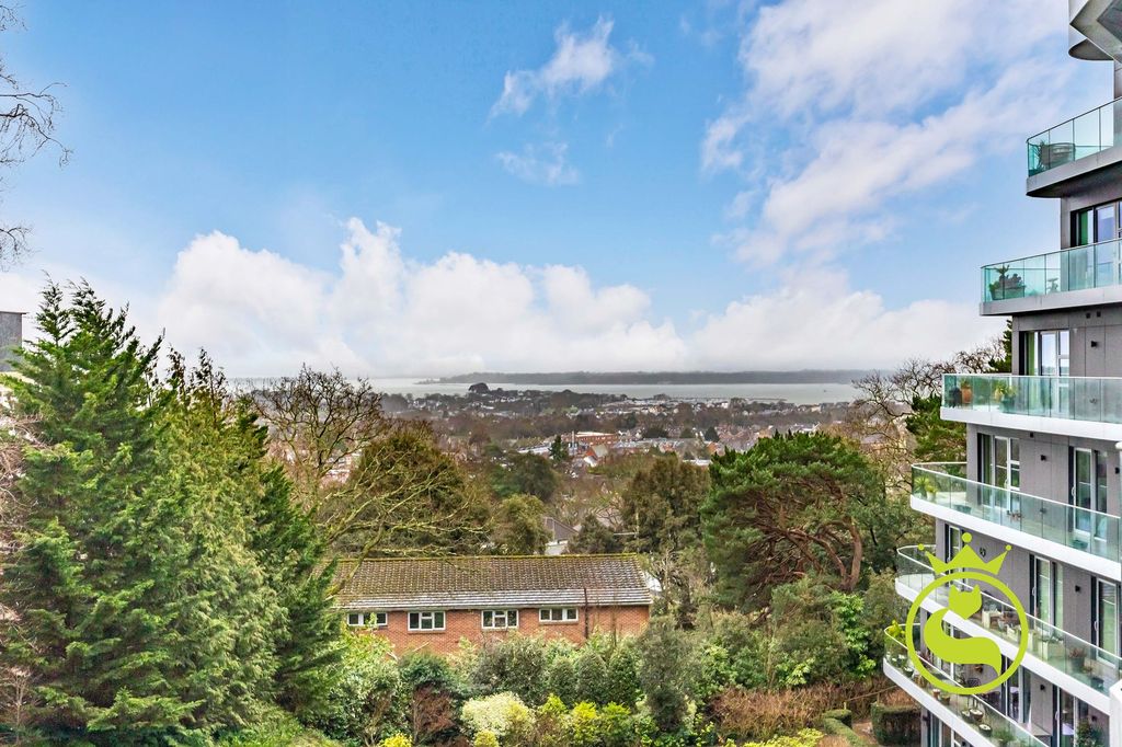 Property photo 2 of 26