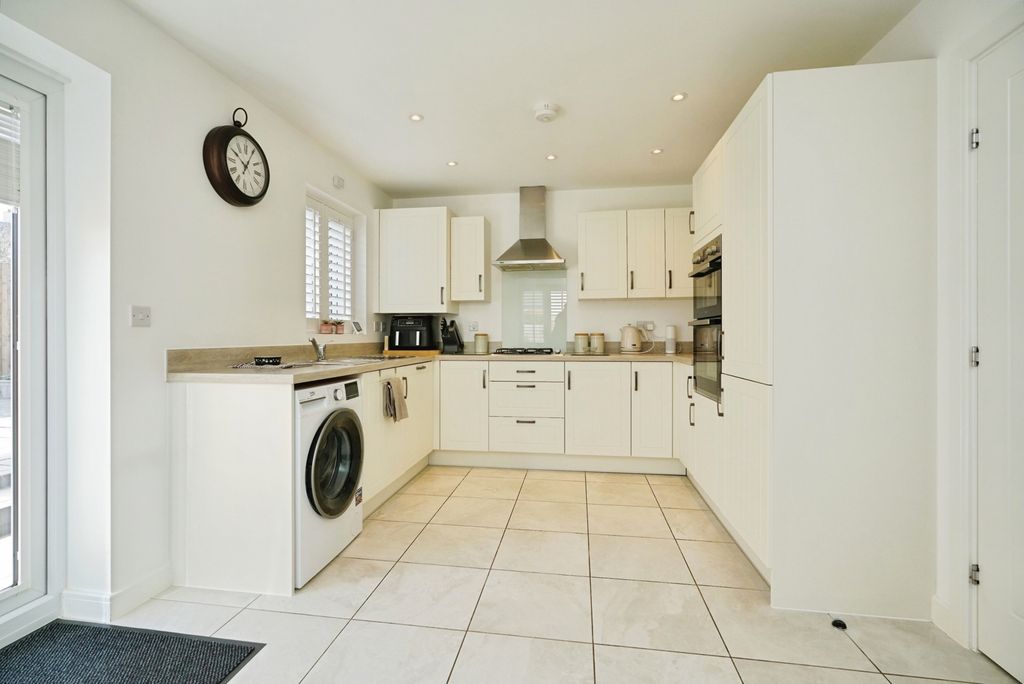 Property photo 3 of 16 Photo