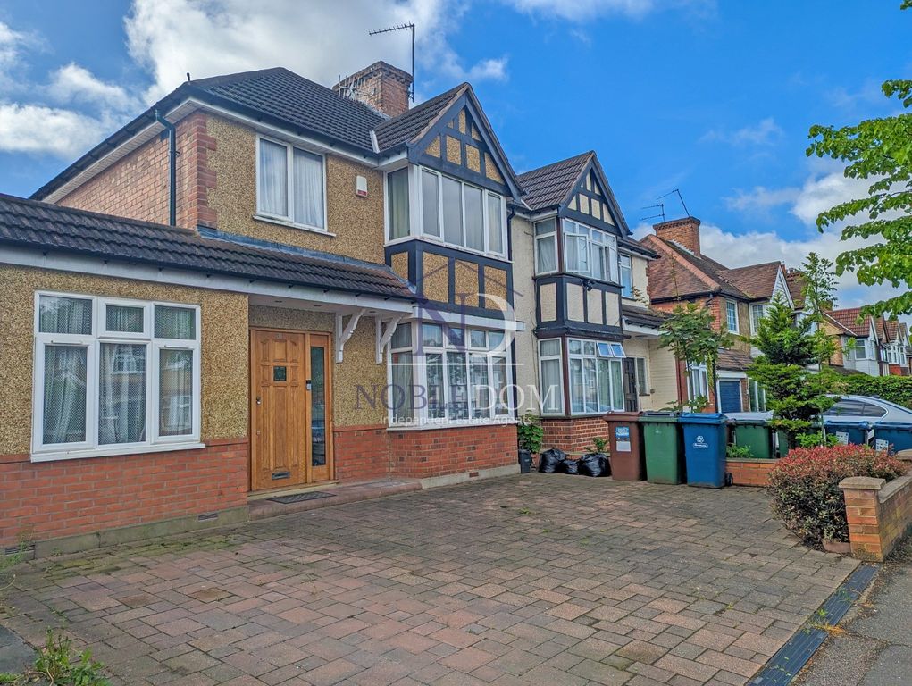 Property photo 1 of 23 Four-Bedroom Semi-Detached House In North Harrow