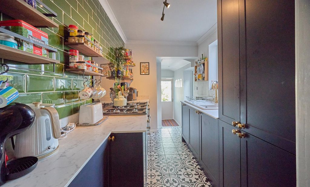 Property photo 3 of 15 Queen St_10.Jpg
