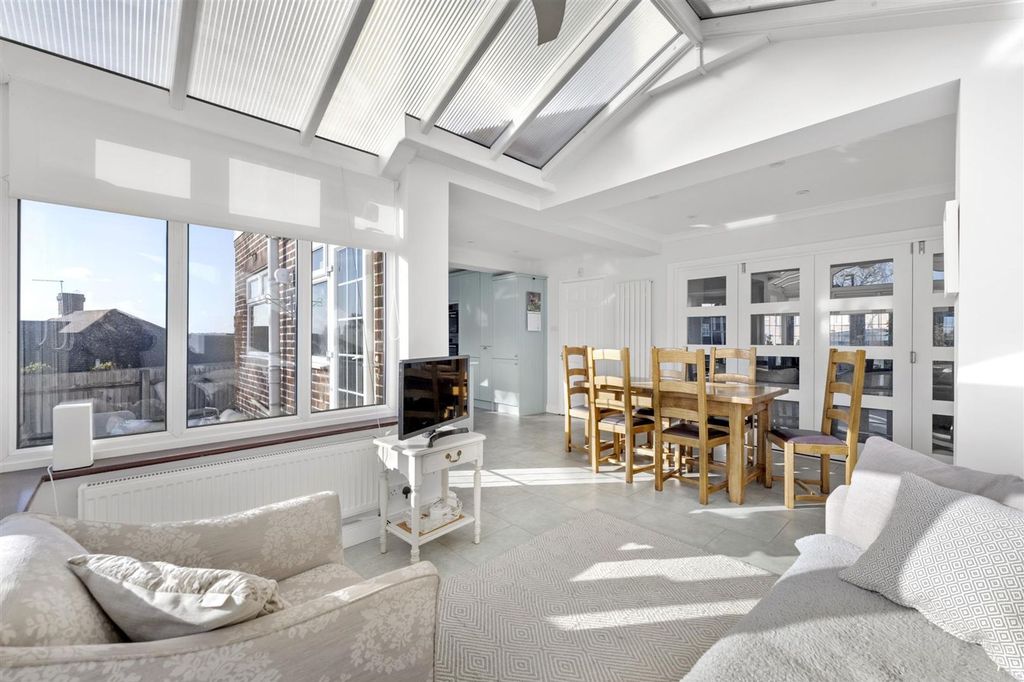 Property photo 2 of 26