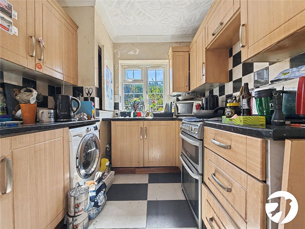 Property photo 3 of 9 Kitchen