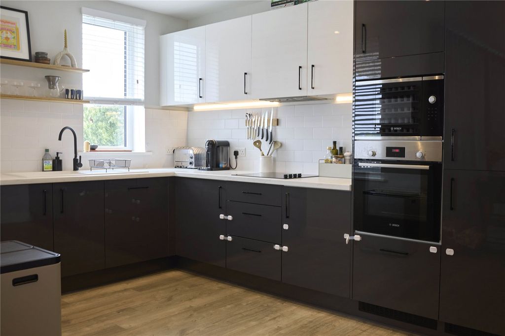 Property photo 3 of 22 Kitchen