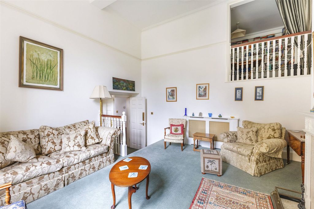 Property photo 3 of 18 Sitting Room